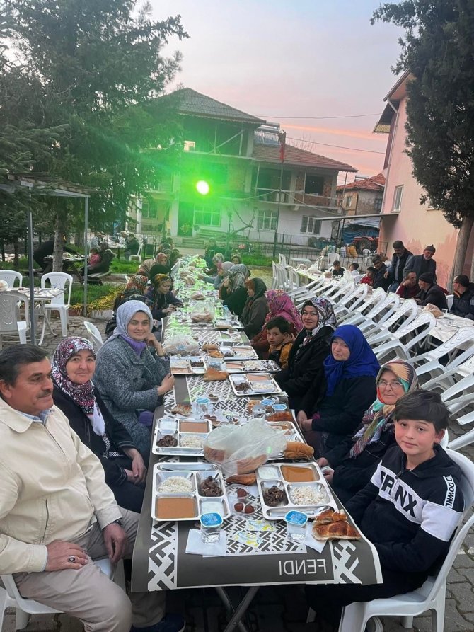 Gediz’de Kaymakam Hakan Alkan Köyde İftara Katıldı