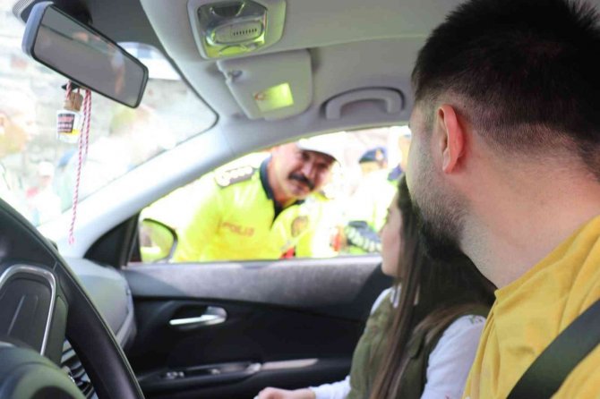 Iğdır’da Bayram Öncesi Yolculara Trafik Kuralları Ve Emniyet Kemeri Uyarısı