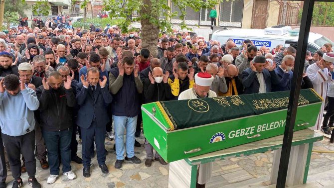 Tuzla’daki Patlamada Yaşamını Yitiren İşçi Son Yolculuğuna Uğurlandı