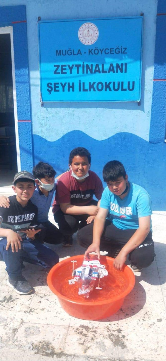 Köyceğizli Öğrenciler Su Üstü Atık Temizleme Robotunu Tanıttı