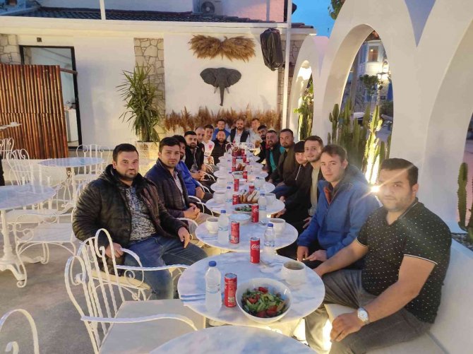 Kuşadasıspor Taraftarları İftarda Buluştu