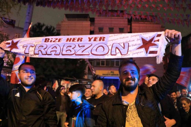 Zonguldaklılar Trabzonspor’un Şampiyonluğunu Kutladı