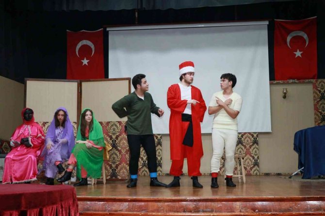 Manisa’da ‘Kanlı Nigar’ Orta Oyunu İlgiyle İzlendi