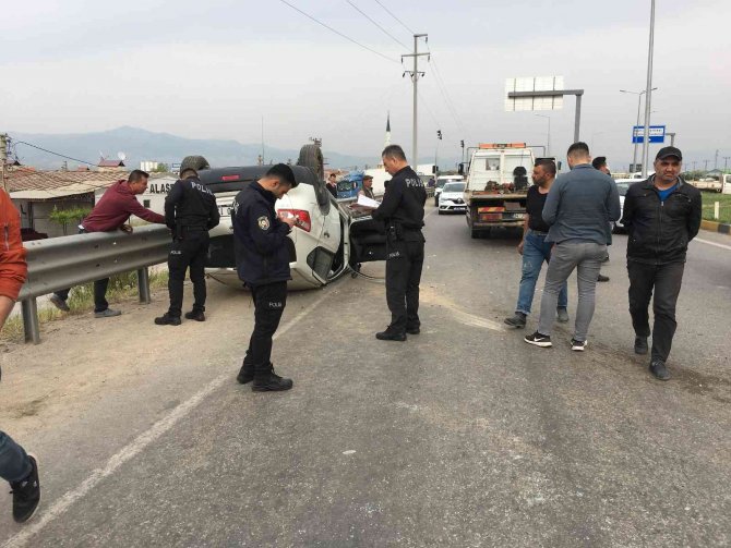 Kontrolden Çıkan Araç Takla Atıp Karşı Şeride Geçti: 3 Yaralı