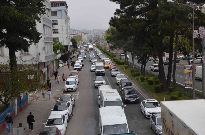 Karadeniz Sahil Yolu’nda Trafik Yoğunluğu