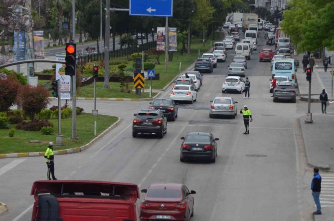 Karadeniz Sahil Yolu’nda Trafik Yoğunluğu