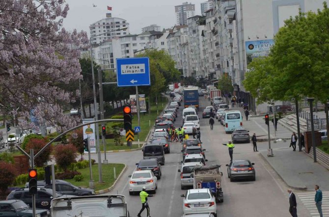 Karadeniz Sahil Yolu’nda Trafik Yoğunluğu