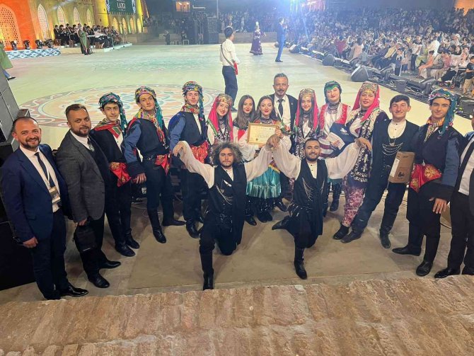İ̇negöl Belediyesi Halk Dansları Topluluğu Özbekistan’da 3. Oldu