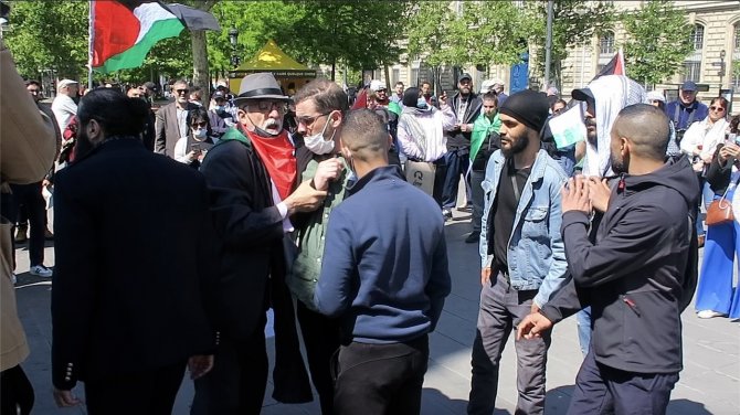 Parisliler Gözaltına Alınan Filistinliler İçin Sokaklara Döküldü