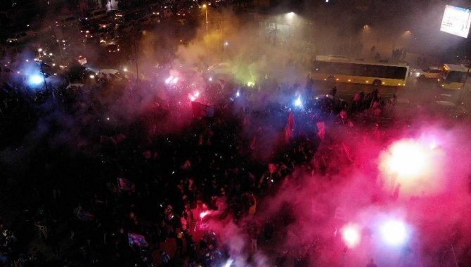 Üsküdar’da Bordo-mavili Taraftarların 38 Yıl Sonra Gelen Şampiyonluk Sevinci