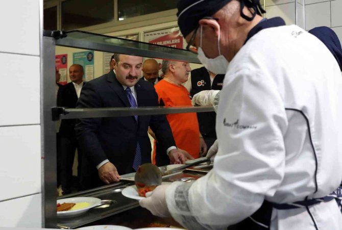 Bakan Varank: “Türkiye’nin Her Tarafında Yatırımlar Harıl Harıl Devam Ediyor”