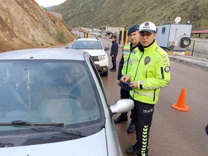 Şemdinli’de Bayram Öncesi Trafik Denetimi Uygulaması