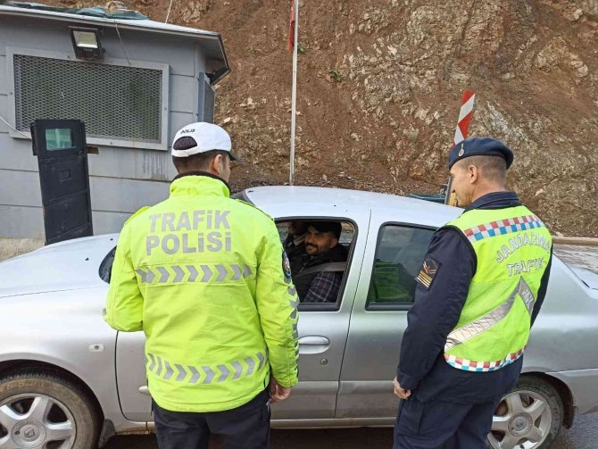 Şemdinli’de Bayram Öncesi Trafik Denetimi Uygulaması