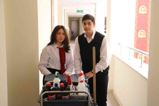 Çalışanlarıyla Dikkat Çeken Otelde, Bayram Öncesi Yoğunluk Arttı