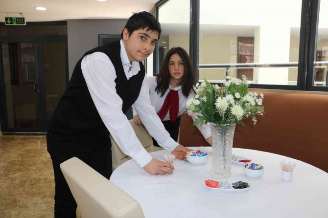 Çalışanlarıyla Dikkat Çeken Otelde, Bayram Öncesi Yoğunluk Arttı