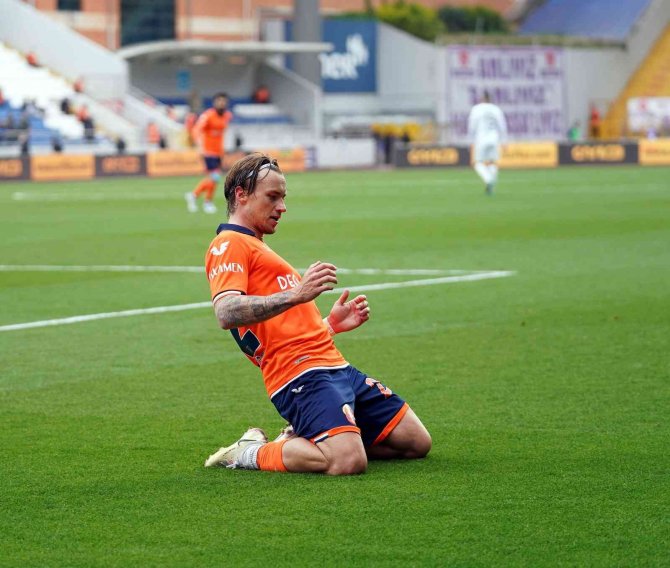 Spor Toto Süper Lig: Kasımpaşa: 1 - Medipol Başakşehir: 2 (İ̇lk Yarı)