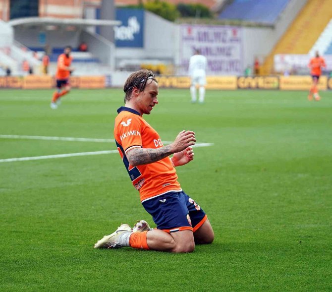 Spor Toto Süper Lig: Kasımpaşa: 1 - Medipol Başakşehir: 2 (İ̇lk Yarı)