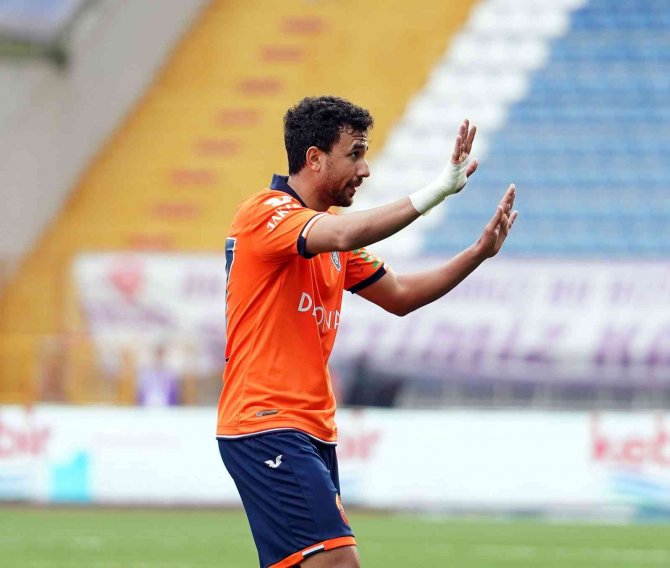 Spor Toto Süper Lig: Kasımpaşa: 1 - Medipol Başakşehir: 2 (İ̇lk Yarı)