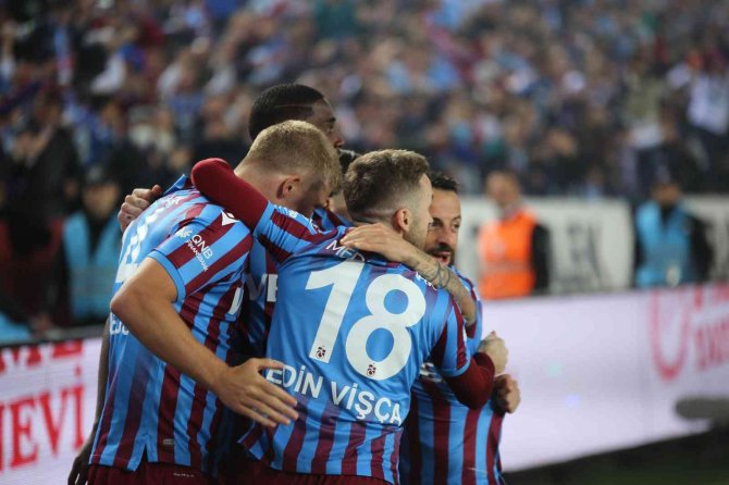 Spor Toto Süper Lig: Trabzonspor: 1 - Antalyaspor: 0 (Maç Devam Ediyor)
