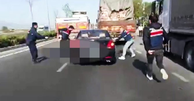 Kırmızı Gülün Altından Uyuşturucu Çıktı