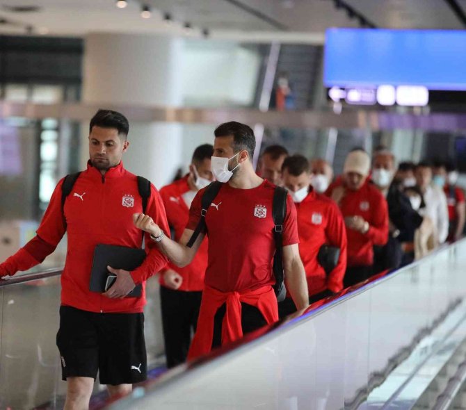 Sivasspor Kafilesi İ̇stanbul’da