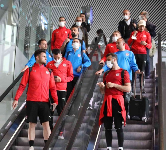 Sivasspor Kafilesi İ̇stanbul’da