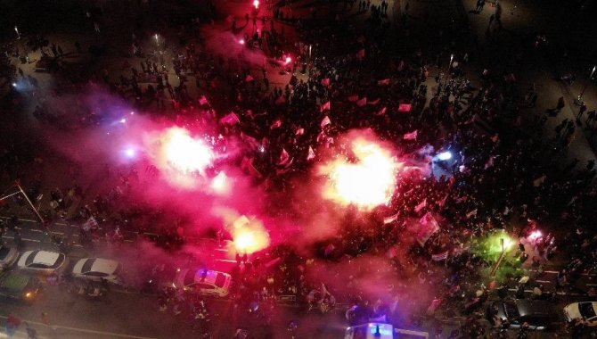 Üsküdar’da Bordo-mavili Taraftarların 38 Yıl Sonra Gelen Şampiyonluk Sevinci