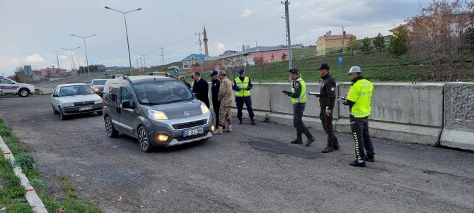 Susuz’da Bayram Öncesi Trafik Uygulaması