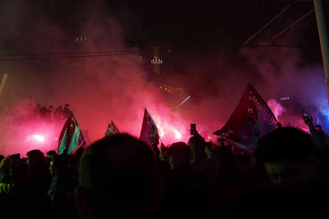 Taksim Meydanı Bordo-mavi