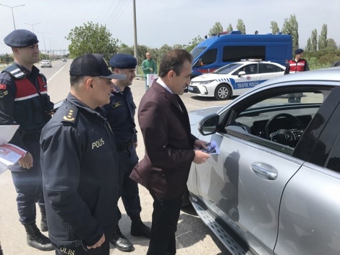 Burhaniye Kaymakamı Trafik Denetimine Katıldı