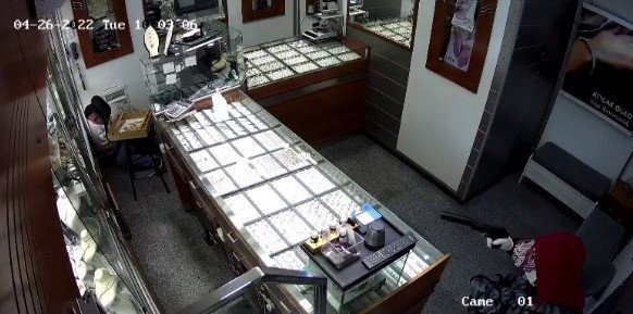 Tuzla’da Soyulan Kuyumcunun Silahla Vurulduğu An Güvenlik Kamerasına Yansıdı