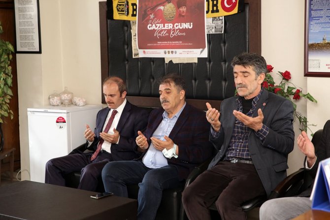 Vali Epcim İle Milletvekili Battal Şehitler İçin Okunan Hatmi-i Şerif’in Duasına Katıldı