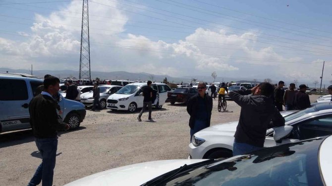 Van’da Ramazan Bayramı Öncesi Açık Oto Pazarında Yoğunluk