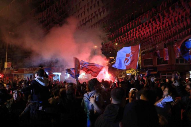Zonguldaklılar Trabzonspor’un Şampiyonluğunu Kutladı