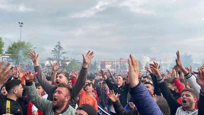 Enkazdan Çıktı, 22 Yıl Sonra Gelen Başarı