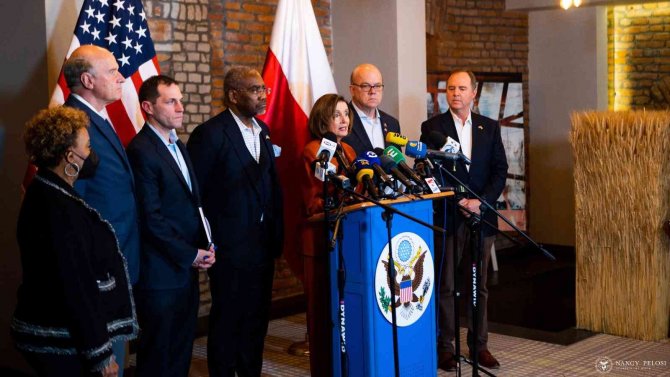 Abd Temsilciler Meclisi Başkanı Pelosi: “Ukrayna’yı Desteklemek İçin Daha Fazla Ne Yapabileceğimizi Görüşmek İçin Buradayız”
