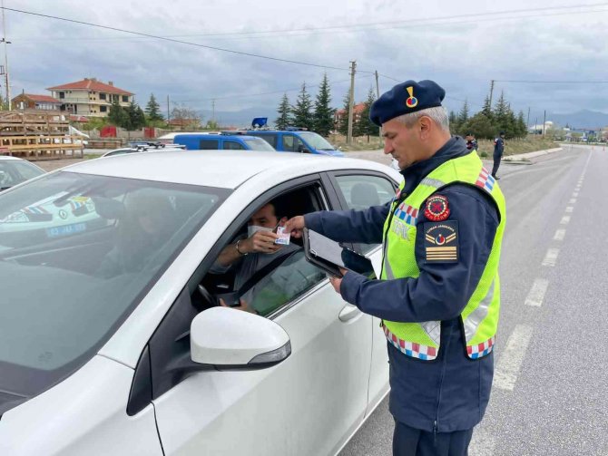 Kırmızı Işık Ve Hız İhlali Yapan Sürücüleri Jandarma Havadan Tespit Etti