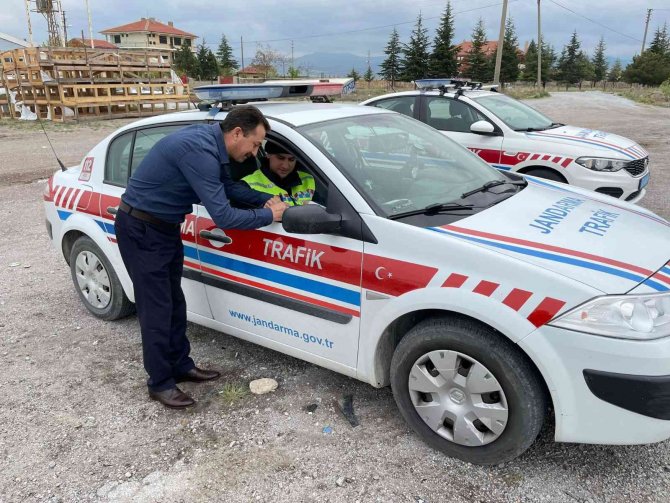 Kırmızı Işık Ve Hız İhlali Yapan Sürücüleri Jandarma Havadan Tespit Etti
