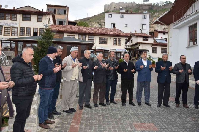 İ̇skilip’te Esnaflar Geleneksel Arefe Duasında Buluştu