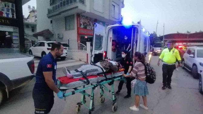 Evine Giden Kadına Araç Çarptı, Çocukları Başında Olanları Endişeyle Takip Etti