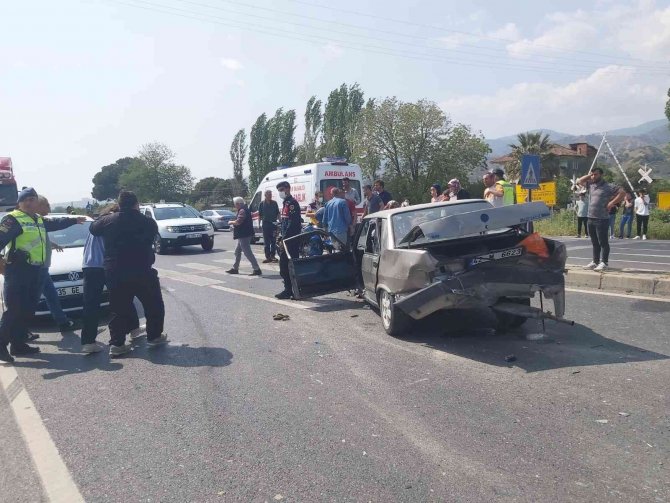 Aydın-denizli Yolunda Zincirleme Kaza; 6 Yaralı