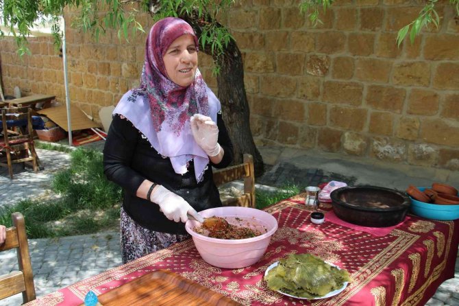 Beypazarı’nın Meşhur Sarması Ustasının Elinden Böyle Yapılıyor