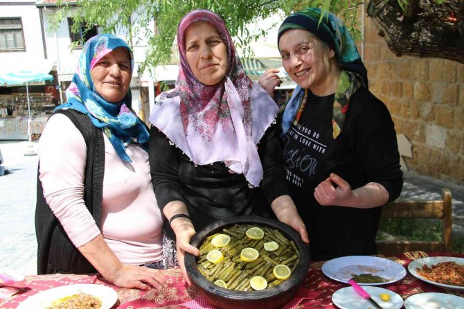Beypazarı’nın Meşhur Sarması Ustasının Elinden Böyle Yapılıyor