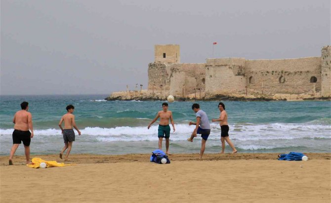 Bayram Tatili Turizmin Gözde Mekanı Kızkalesi’ni Canlandırdı