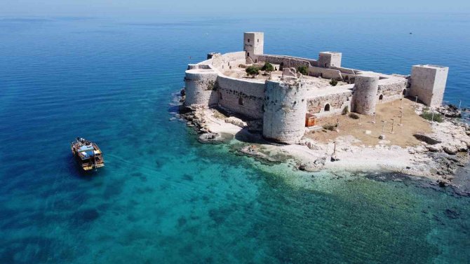 Bayram Tatili Turizmin Gözde Mekanı Kızkalesi’ni Canlandırdı