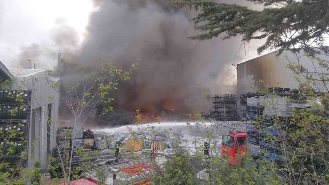 Bilecik’te Lastik Fabrikasında Yangın