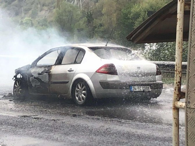Bilecik’te Seyir Halindeki Araç Alev Alev Yandı