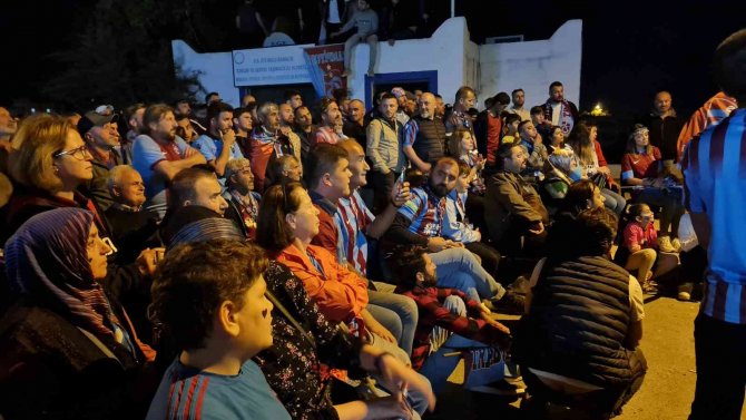 Bodrum’da Bordo-mavi Gece