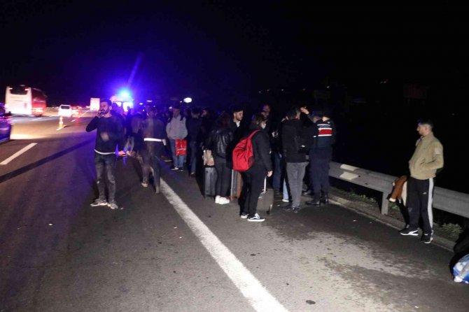 Tem’de Lastiği Patlayan Yolcu Otobüsünde Yangın Çıktı