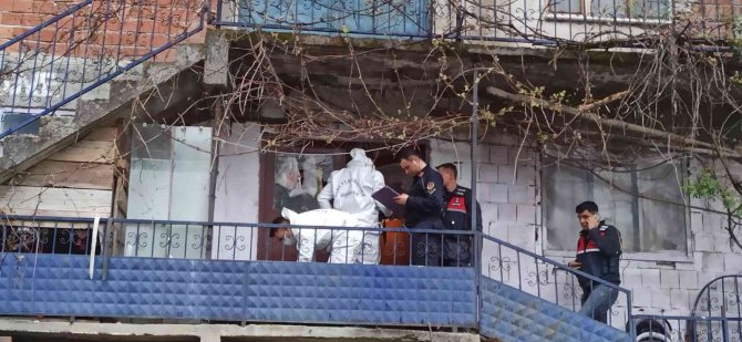 Boşanma Aşamasındaki Eşini Öldürdü, Oğlunu Yaraladı